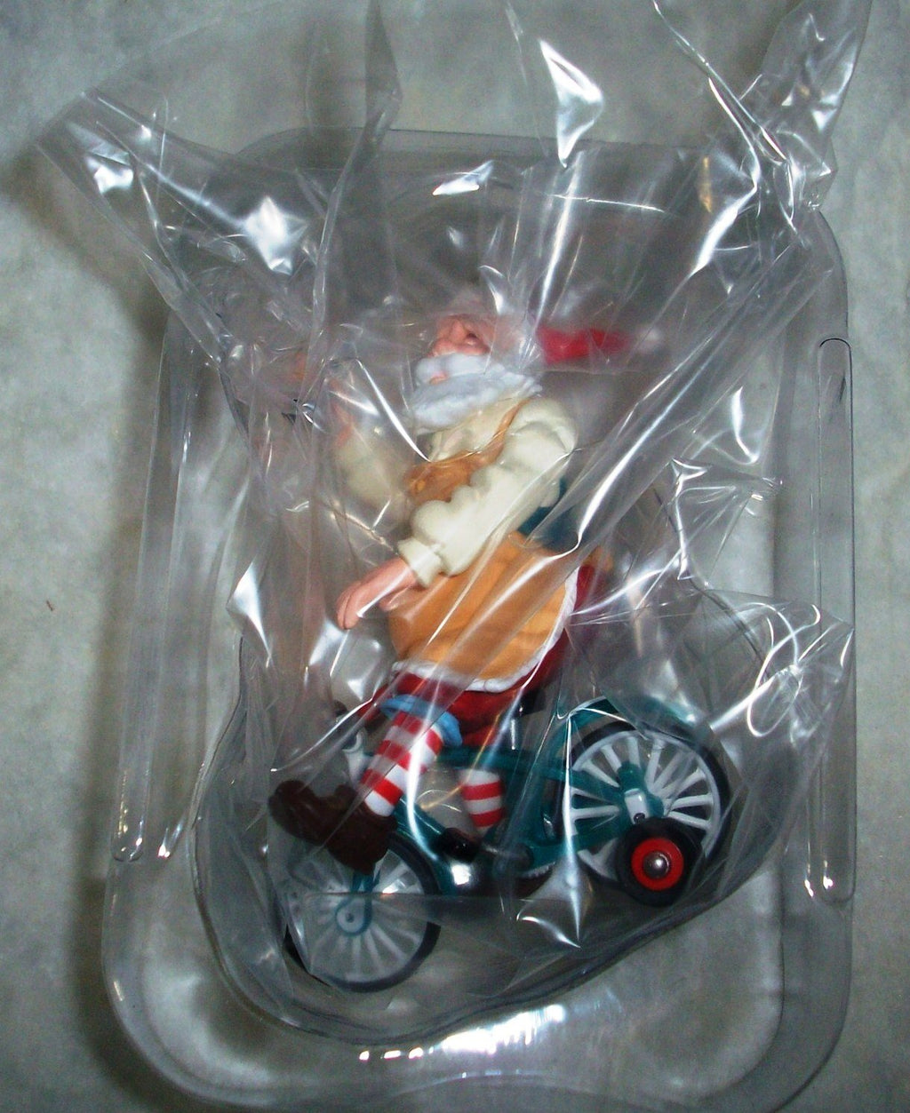 Santa Ornament U558